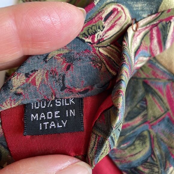 Vtg 80s/90s Ted Lapidus green, maroon, blue & cream floral silk tie - Picture 5 of 5
